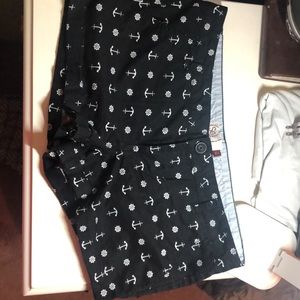 💚 2/30 SO Black and white sea patterned shorts